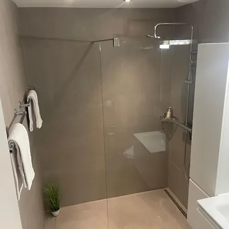 Modern Apartment *