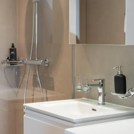Modern Apartment *