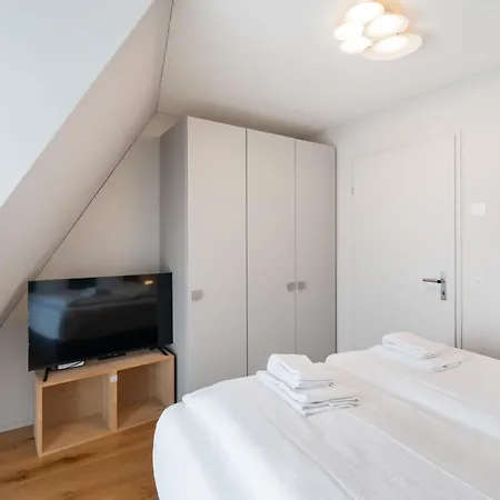 Modern Apartment *