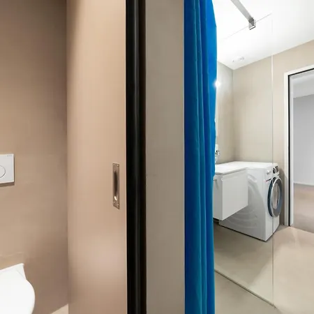 Modern Apartment *