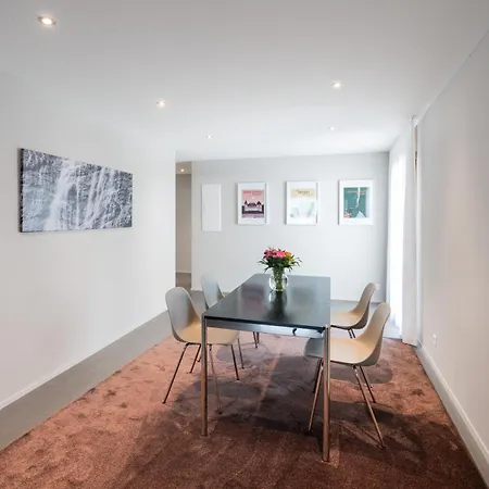 Modern Apartamento Entrelagos