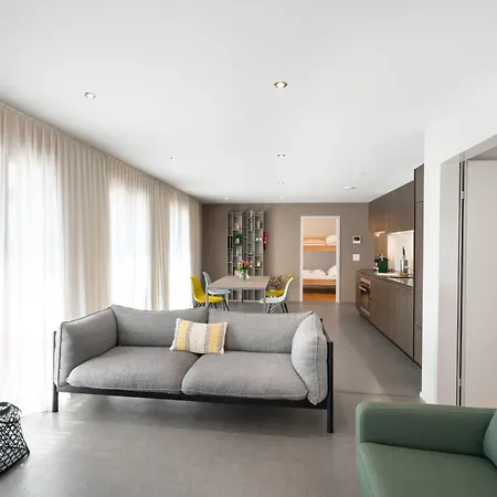 Modern Apartamento Entrelagos