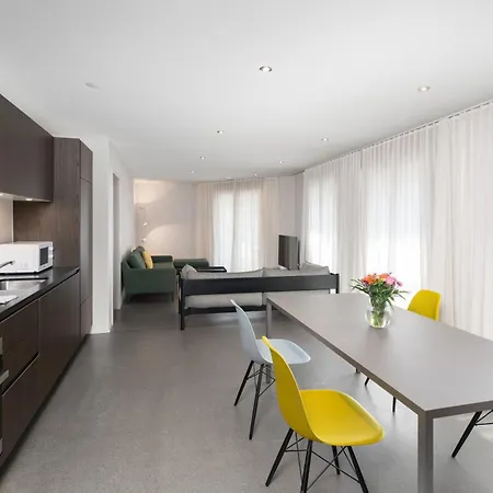 Modern Apartamento Entrelagos
